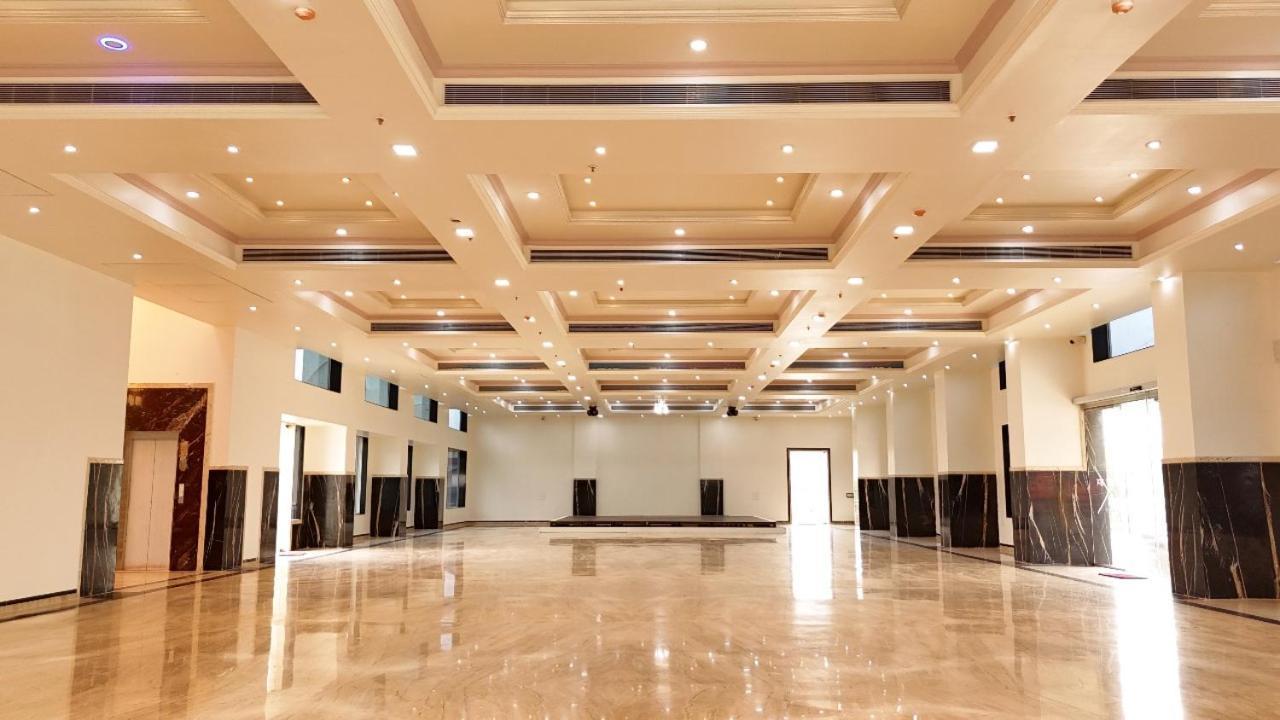 Hotel Vedika Garden Āmbavna Esterno foto