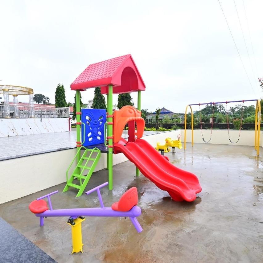 Hotel Vedika Garden Āmbavna Esterno foto